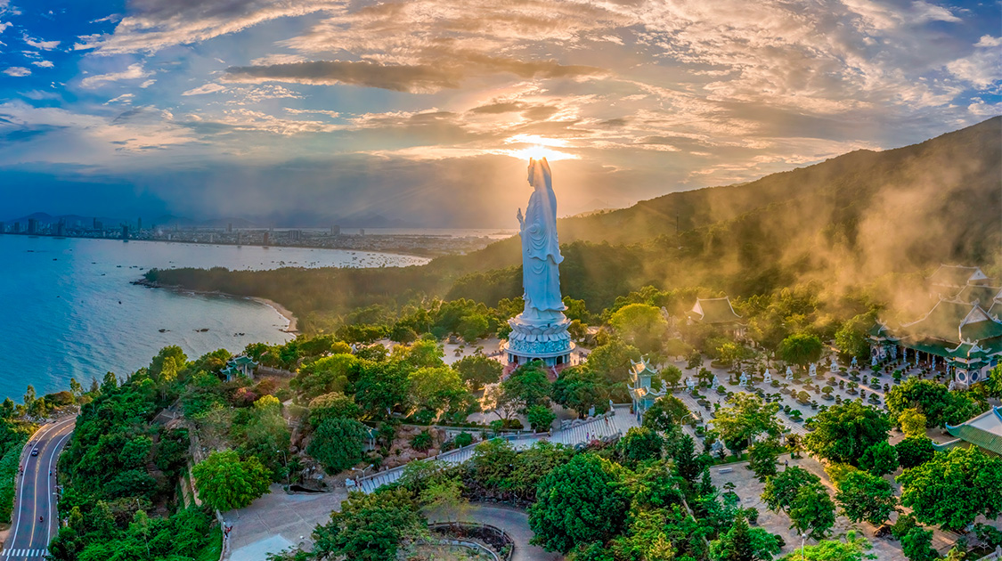 1. linh ung pagoda