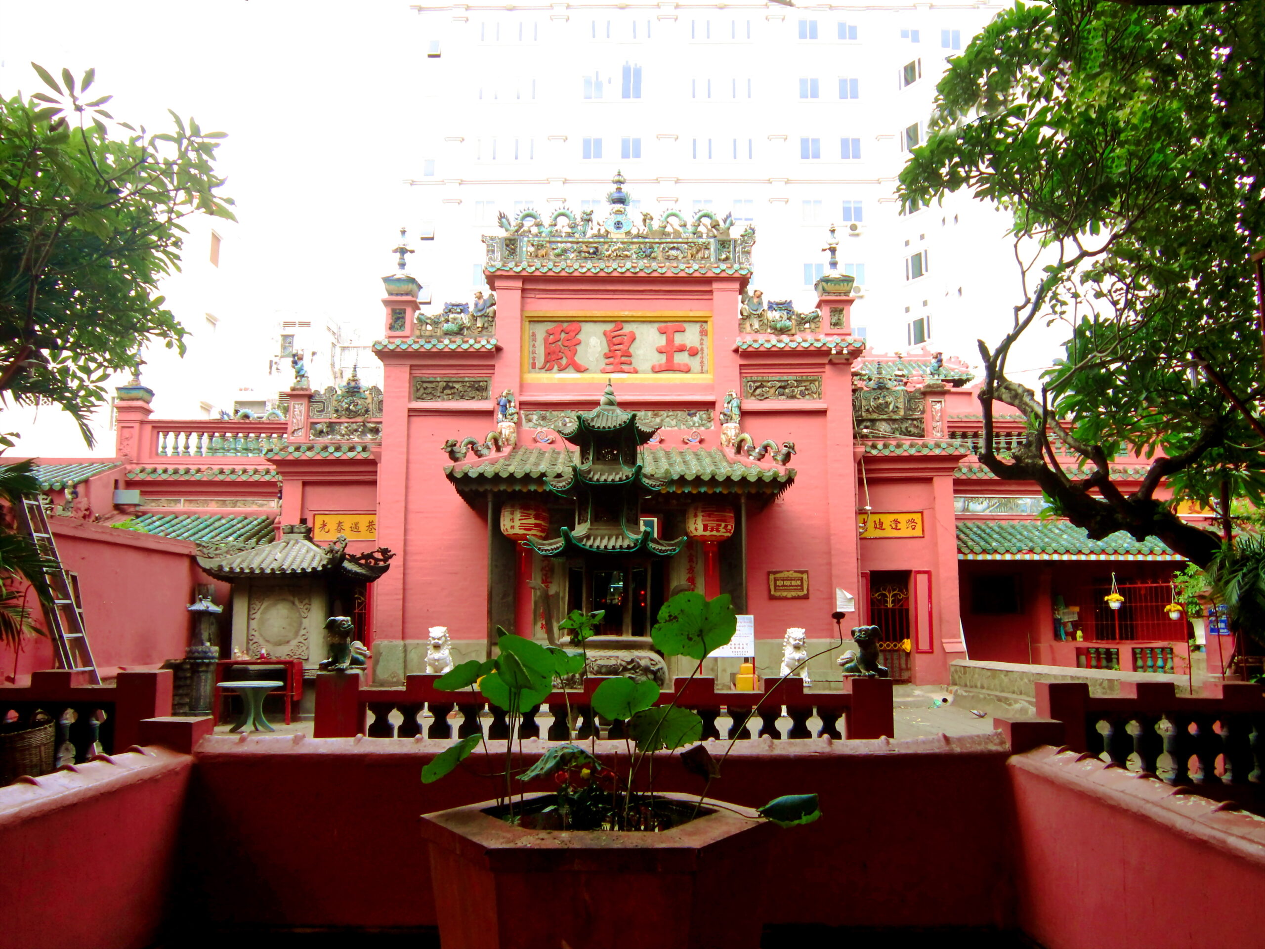 6. Jade Emperor Pagoda