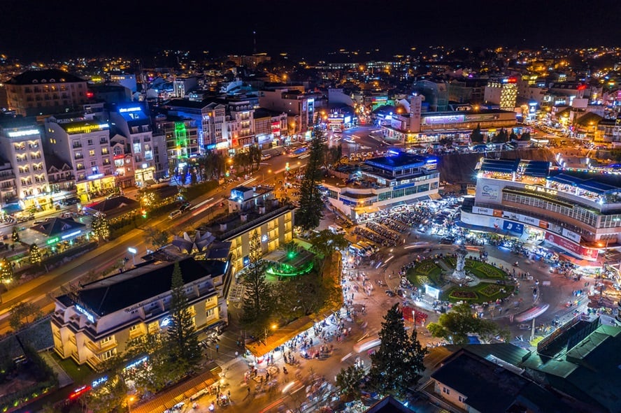 Da-Lat-Night-Market-photo