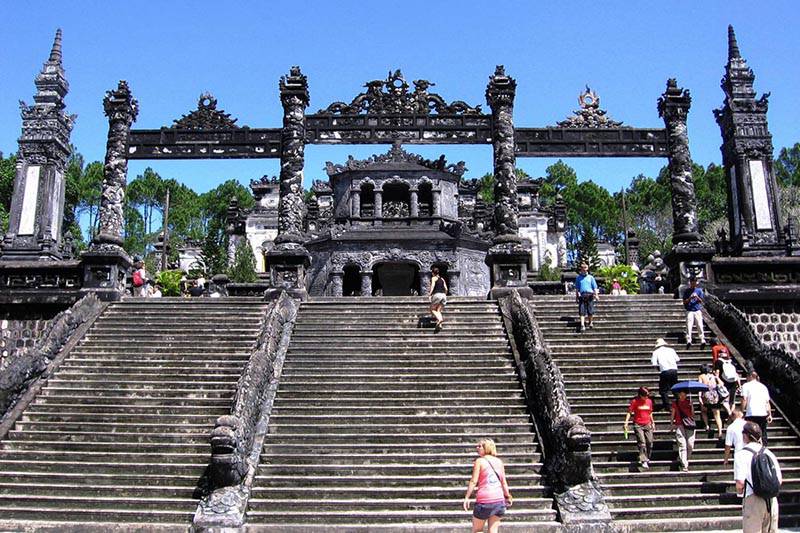 khai-dinh-tomb-1